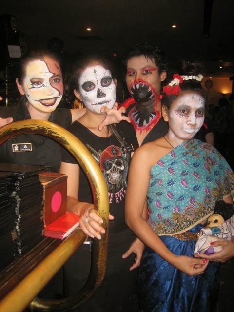 Cô gái Nhật Bản họa mặt kỳ quái nhân ngày Quỷ ám - 6