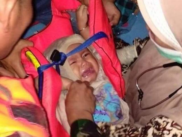 Sự thật về bức ảnh em bé sống sót sau tai nạn máy bay Indonesia
