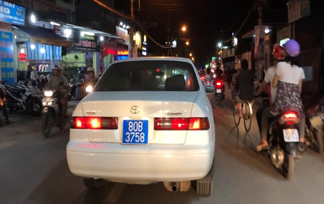 Người lái ô tô biển xanh 80B giả, hú còi inh ỏi là cán bộ đơn vị nào? - 1