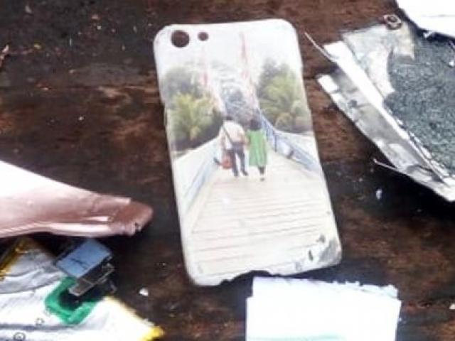 Máy bay Indonesia rơi: Chuyện đằng sau chiếc ốp điện thoại in hình người