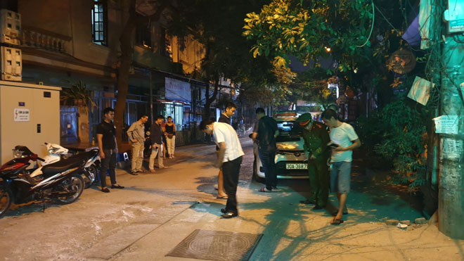 Nóng 24h qua: Tài xế taxi bị bắn sau va chạm giao thông giữa Hà Nội - 1