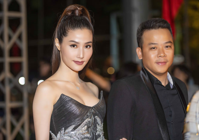 Diễm My 9X diện váy xuyên thấu, khoe ngực đầy trên thảm đỏ - 3