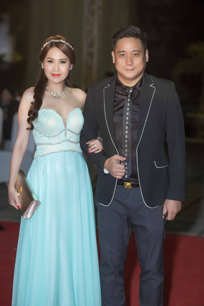 Diễm My 9X diện váy xuyên thấu, khoe ngực đầy trên thảm đỏ - 6