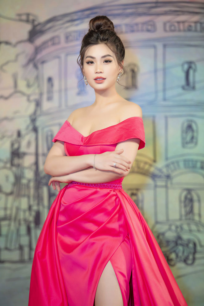 Diễm My 9X diện váy xuyên thấu, khoe ngực đầy trên thảm đỏ - 3