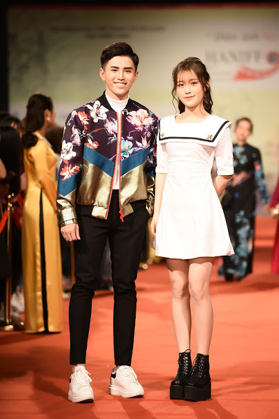 Diễm My 9X diện váy xuyên thấu, khoe ngực đầy trên thảm đỏ - 6