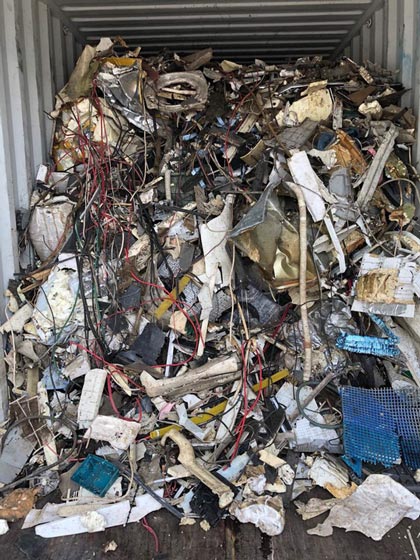 Hàng loạt container rác thải lại nhập cảng Cát Lái - 1