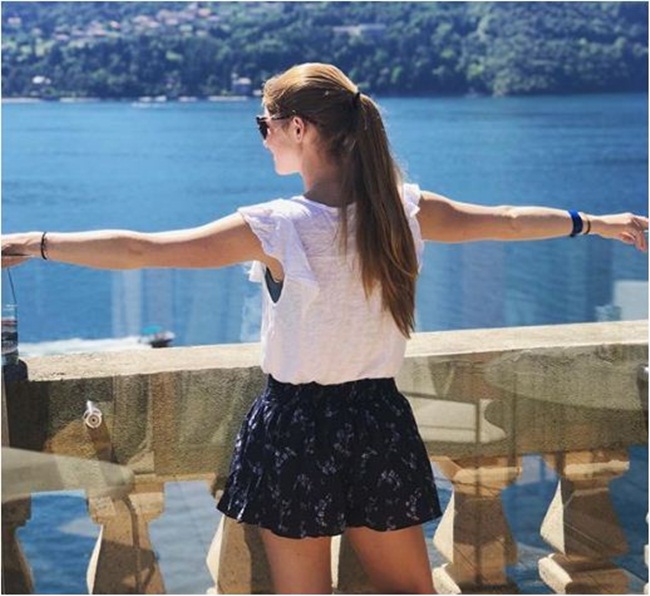 Con gái tỷ phú Bill Gates thích đi du lịch. Trên Instagram của cô có đăng hình ảnh các chuyến đi khắp nơi từ hồ Como ở Italia cho đến Barcelona (Tây Ban Nha) hay Australia.