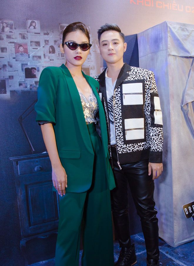 Con gái của “nữ hoàng cảnh nóng” hút mọi sự chú ý tại sự kiện - 3