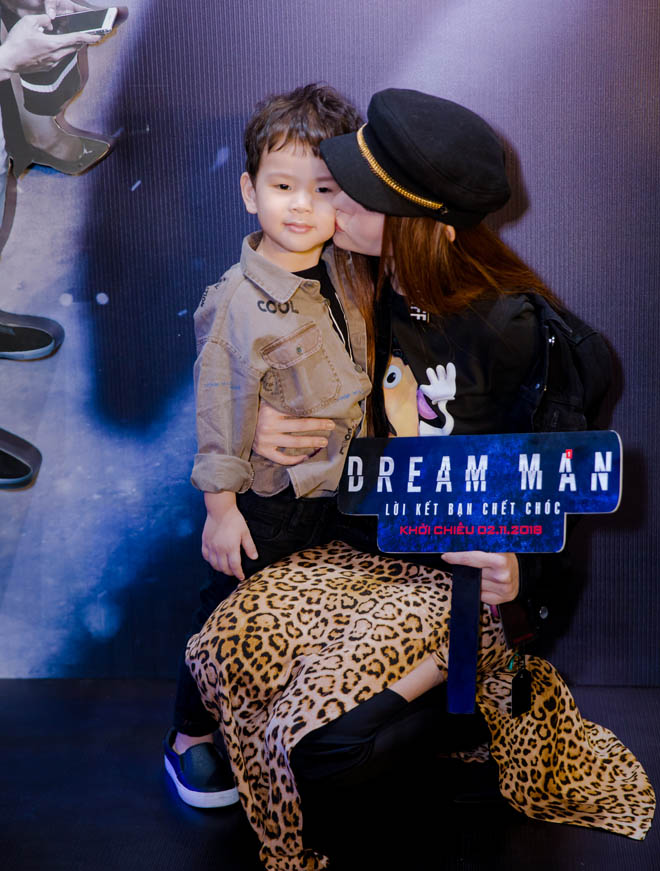 Con gái của “nữ hoàng cảnh nóng” hút mọi sự chú ý tại sự kiện - 8