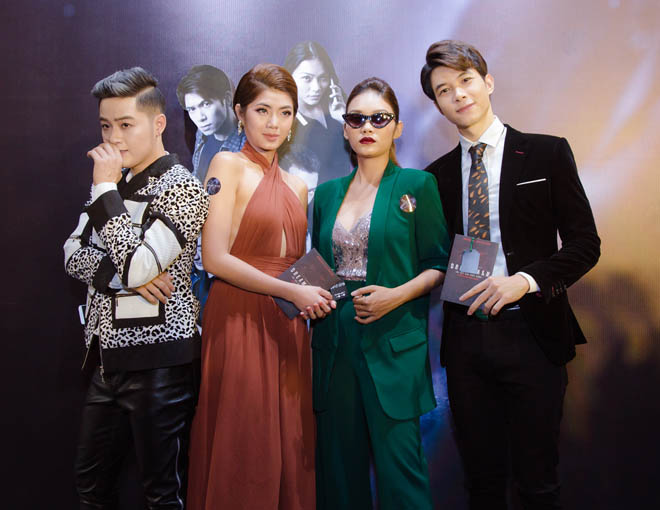 Con gái của “nữ hoàng cảnh nóng” hút mọi sự chú ý tại sự kiện - 11