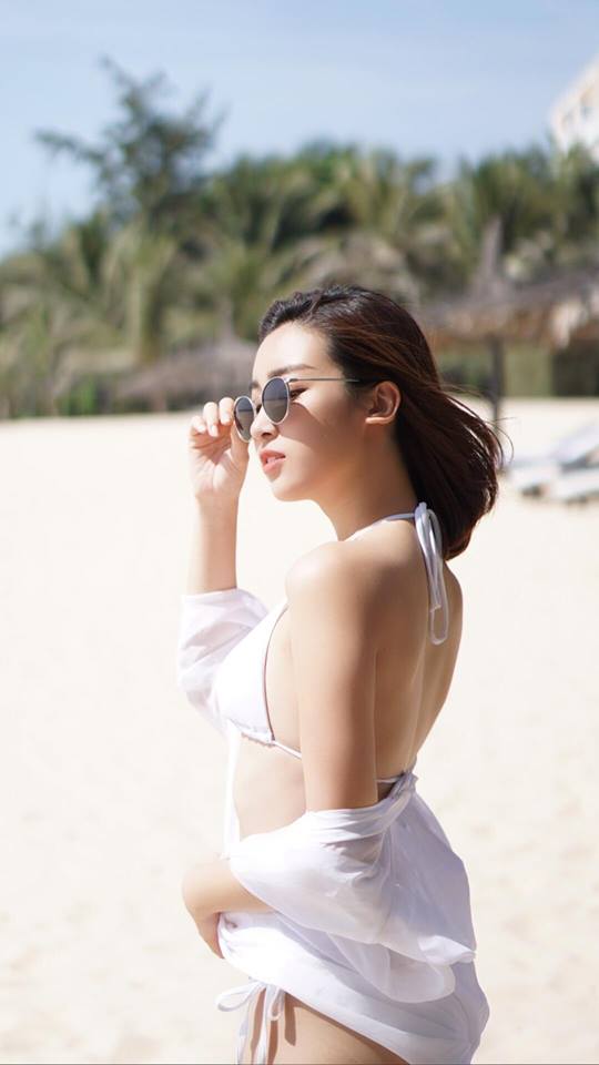 Ảnh bikini mới của Đỗ Mỹ Linh không hở hang vẫn hấp dẫn - 2