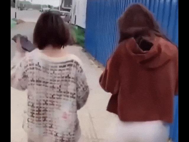 Video Clip Cười - Lúc hiểm nguy mới biết ai là người tốt