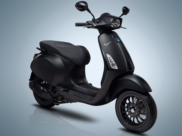 Thế giới xe - Piaggio tung Vespa Sprint Notte và Vespa GTS Notte màu đen siêu đẹp