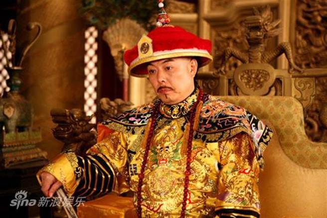 Ngắm hoàng bào 4 tỷ đồng của hoàng đế Trung Quốc Càn Long - 1