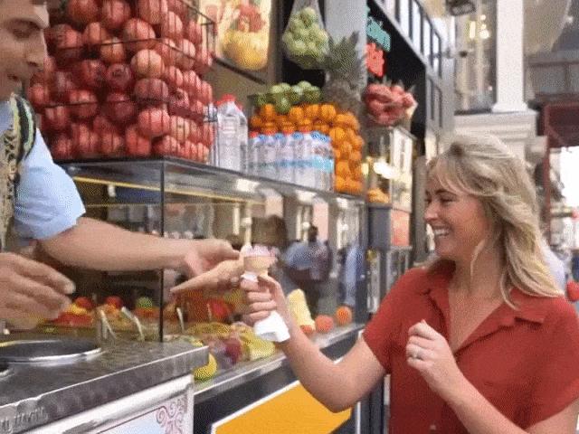 Video Clip Cười - Muốn ăn kem ngon thì phải biết "kiên nhẫn"