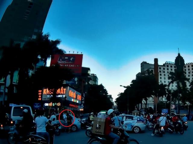 Tin tức trong ngày - Va chạm giao thông, 2 tài xế nóng máu lao vào nhau quyết ăn thua