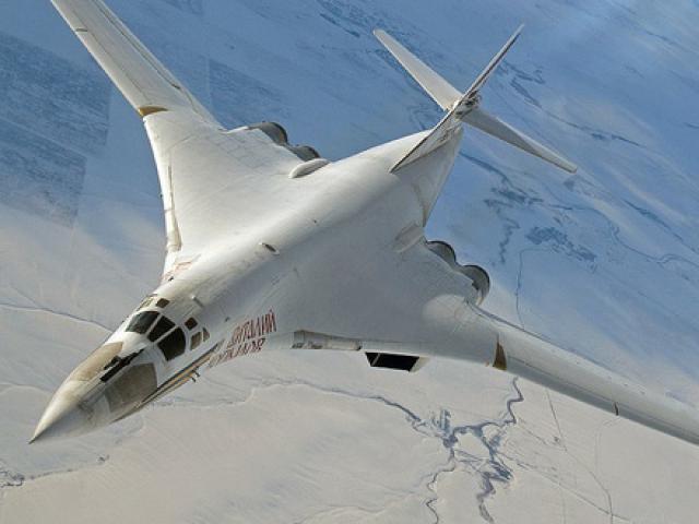 Đang tập trận cực lớn, NATO hoảng hồn vì hai máy bay ném bom Nga