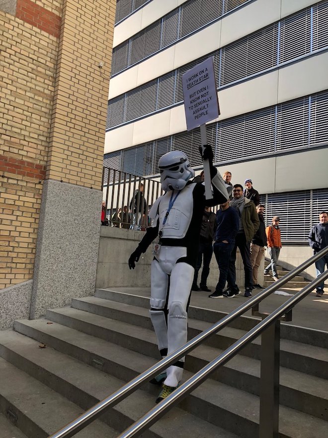 Chùm ảnh nhân viên Google biểu tình ở nhiều nơi vì... bê bối tình dục - 4