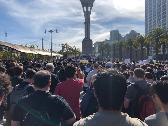 Chùm ảnh nhân viên Google biểu tình ở nhiều nơi vì... bê bối tình dục - 11