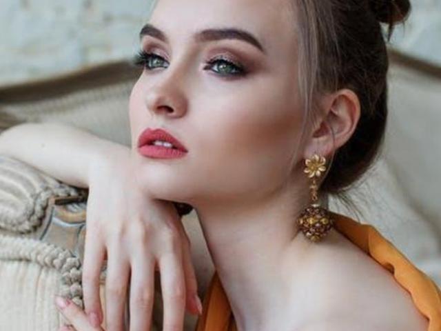 Bí quyết làm đẹp - Vì phụ nữ trân quý tựa vàng, DeAura cùng nàng xây đắp những vàng son