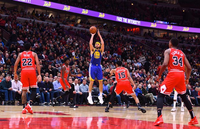 Bóng rổ NBA cuối tuần: Cuộc chiến của những khổng lồ - 3