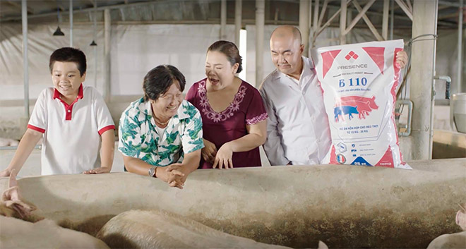 Diễn viên Quốc Thuận gây bất ngờ với vai trò mới: Chuyên gia cám heo! - 4