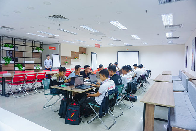 Đổi đời nhờ học Lập trình và được cam kết việc làm 100% - 1