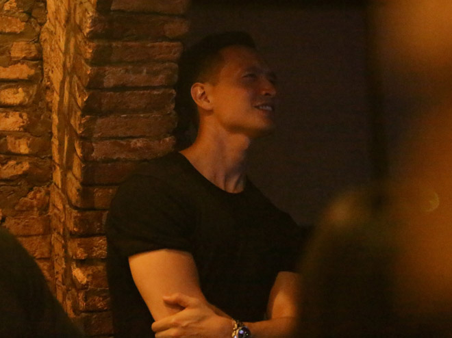 Kim Lý say sưa ngắm Hà Hồ, không rời mắt khỏi bạn gái - 3