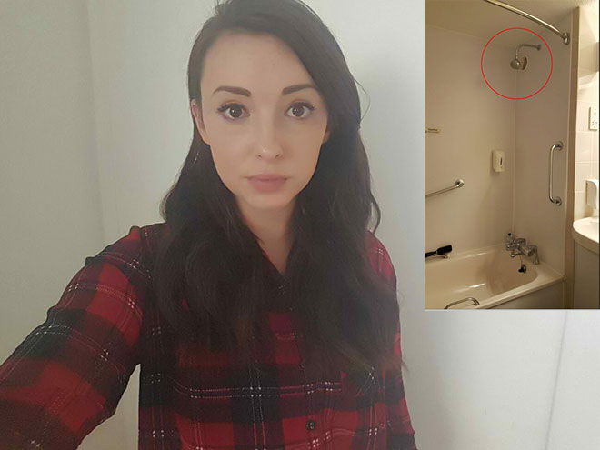 Gái trẻ tá hỏa phát hiện camera giấu kín trong phòng tắm khách sạn - 1