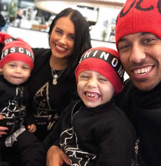 Mỹ nhân vòng 11 Ngoại hạng Anh: Aubameyang & bàn thắng cuộc đời - 1