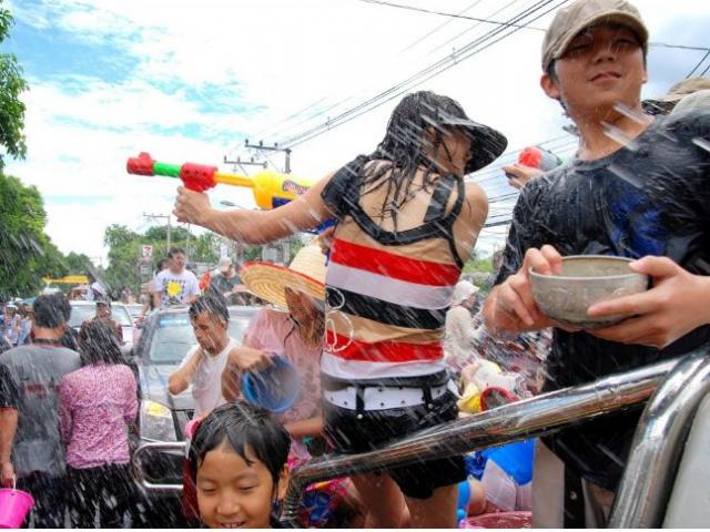 Dù chỉ là dân tộc thiểu số nhưng những lễ hội này vẫn thu hút cực nhiều du khách