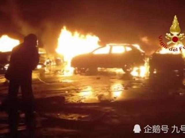 Thị trường - Tiêu dùng - Hàng trăm xe sang bị đốt cháy vì lý do không ai ngờ, thiệt hại lên đến hàng trăm tỷ