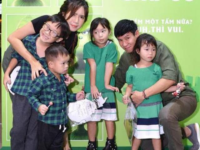 Phim - Lý Hải và bà xã "hot mom" đưa 4 con đi xem phim do bố lồng tiếng