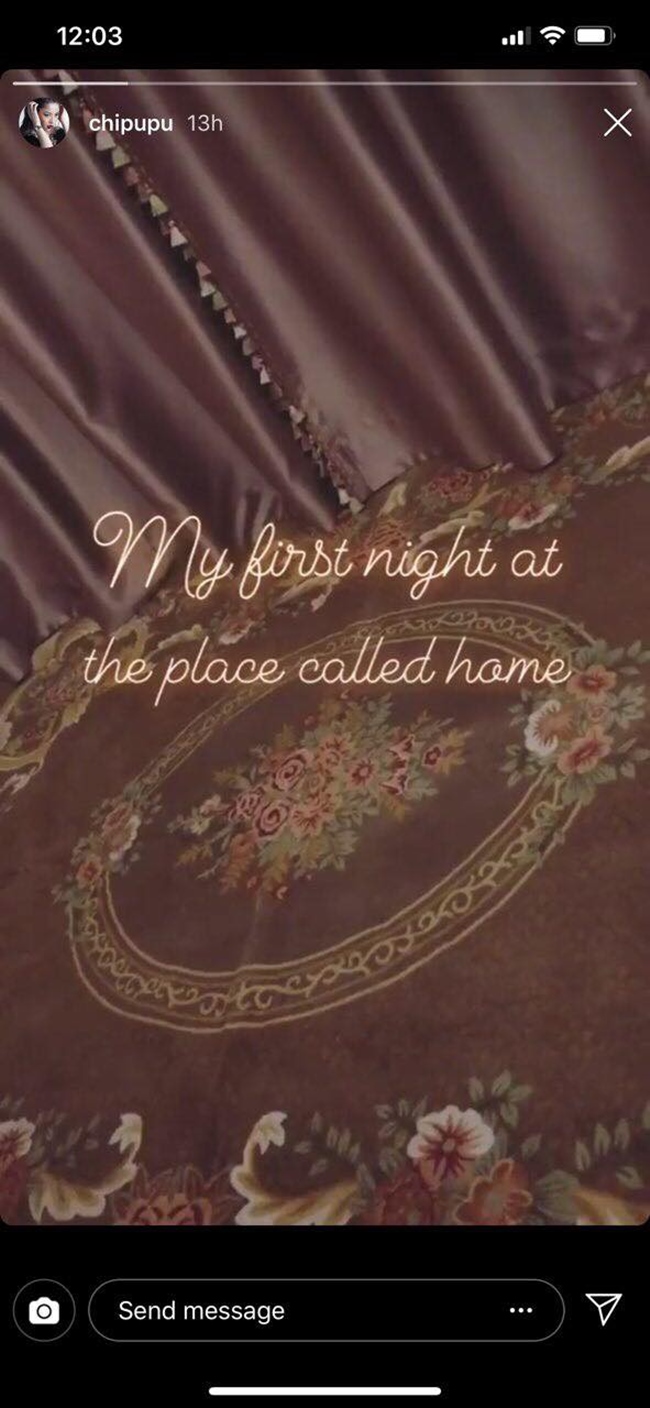 Trong bức ảnh chia sẻ trên Instagram cá nhân, ca sĩ "Talk to me" viết: "My first night at the place called home" (Tạm dịch: Đêm đầu tiên ở nơi mà tôi gọi là nhà).