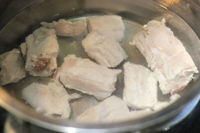 Canh sườn non nấu măng chua kích thích vị giác - 2