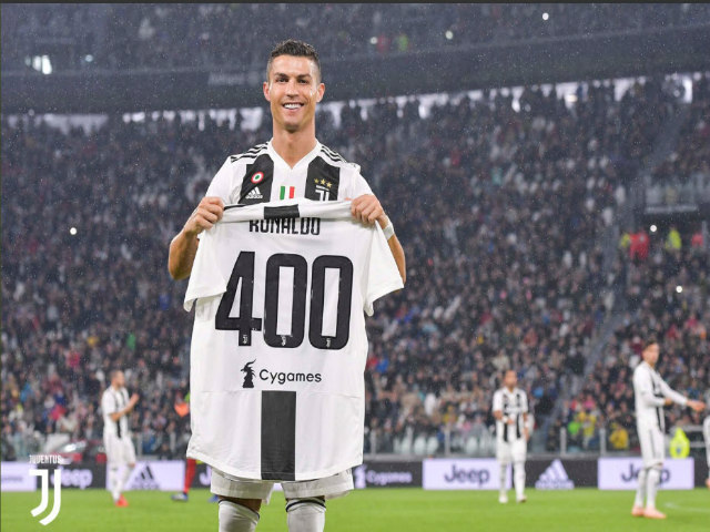 Ngây ngất Ronaldo nhận “quà bự 400” khi Juventus thắng 10/11 trận Serie A