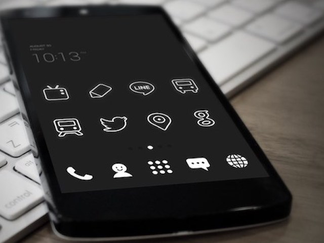 Công nghệ thông tin - 7 bí quyết "vàng" giúp sạc smartphone nhanh đầy pin
