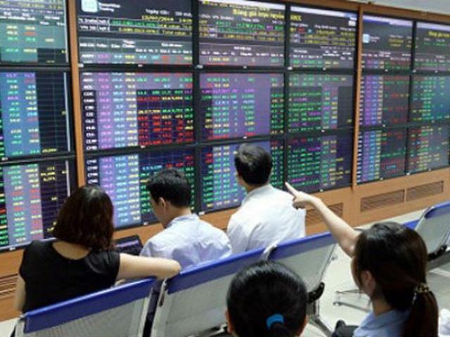 Tài chính - Bất động sản - Ngân hàng siết vốn, công ty chứng khoán cắt giảm cho vay