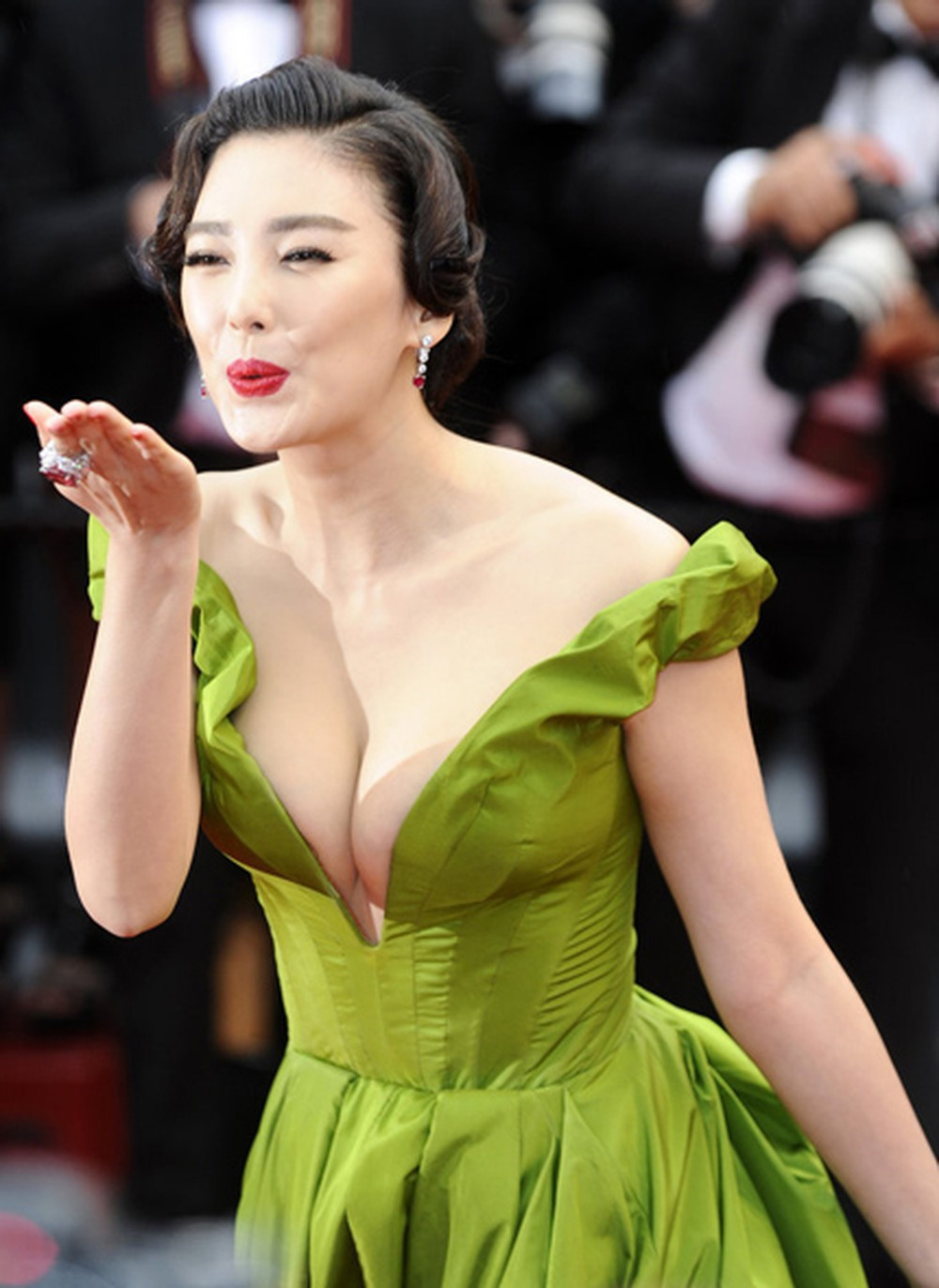 Người đẹp dùng dao đâm chồng rồi ly hôn bất ngờ "gương vỡ lại lành" - 7