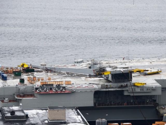 Thế giới - Cận cảnh tàu sân bay duy nhất Nga bị thủng một lỗ vì tai nạn bất ngờ