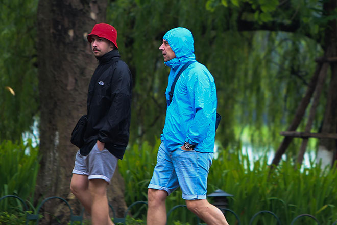 Nóng 24h qua: Dấu hiệu bất thường của xe Mercedes trước khi lao xuống sông Hồng - 2