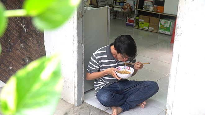 Chàng trai xấu xí 6 năm học thạc sĩ, ra trường chạy xe ôm - 3