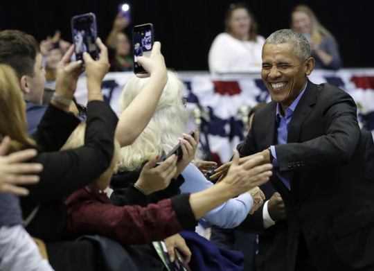 Hai ông Donald Trump, Barack Obama cùng &#34;ra trận&#34; - 3