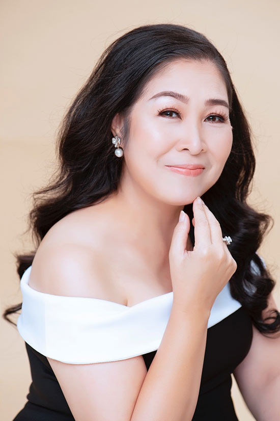 Không thể nhận ra “bà Mai” với loạt ảnh tươi trẻ đến ngỡ ngàng - 2