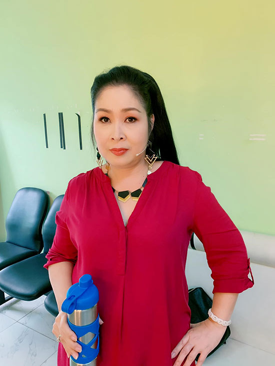 Không thể nhận ra “bà Mai” với loạt ảnh tươi trẻ đến ngỡ ngàng - 3