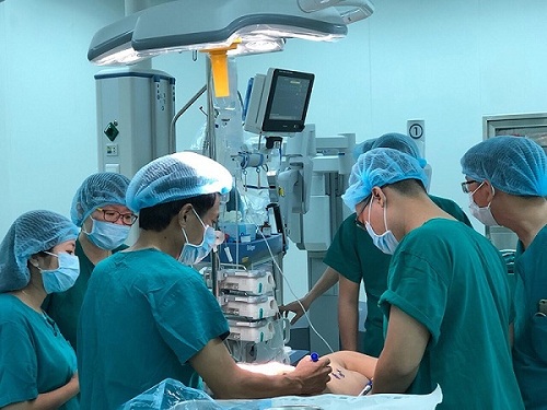 Phải học 9 năm mới được làm bác sĩ - 1