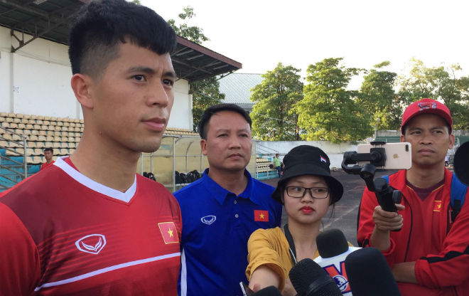 ĐT Việt Nam đấu Lào: Sốc mặt sân như bê tông & bí ẩn Messi Lào (AFF Cup) - 1