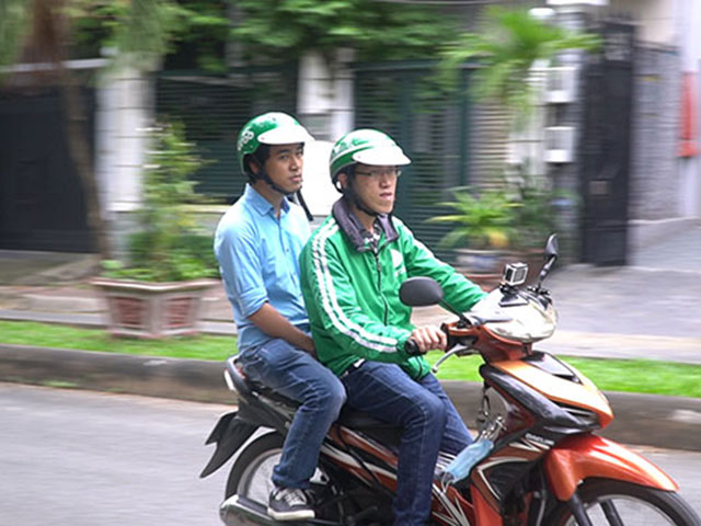 Bí quyết làm đẹp - Chàng trai xấu xí 6 năm học thạc sĩ, ra trường chạy xe ôm