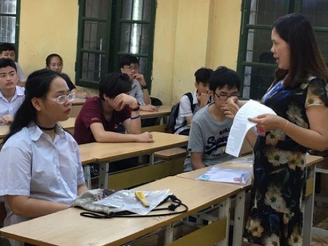 Tuyển sinh lớp 10 Hà Nội: Giáo viên, học sinh căng thẳng