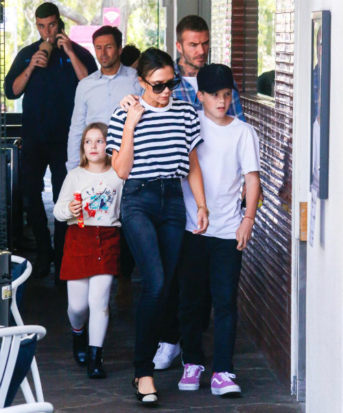 Vợ Beckham vung tiền tỷ xây riêng sân cỏ cho con trai trong khu biệt thự - 7